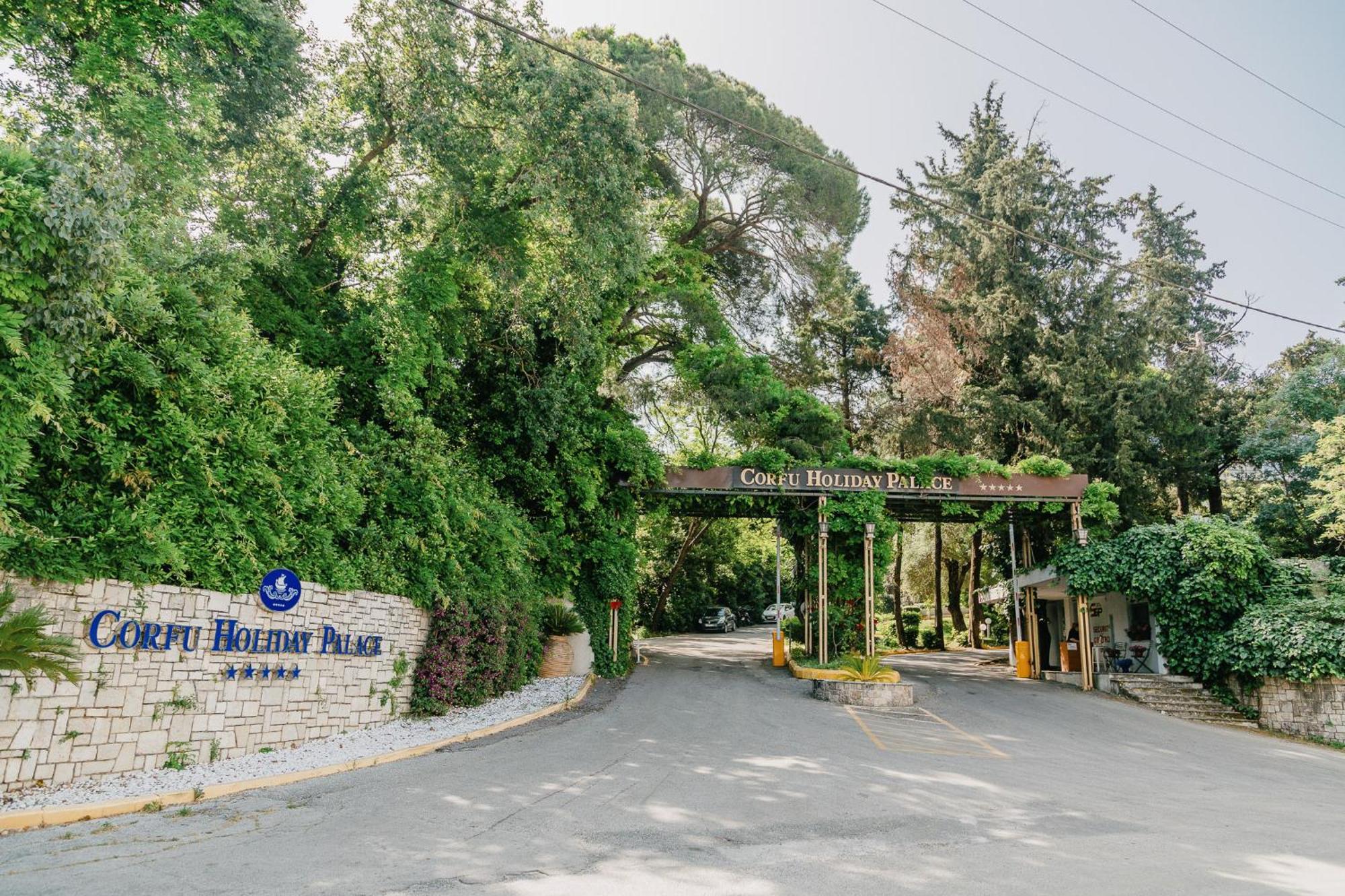 Corfu Holiday Palace Perama  Exterior photo Entrance to the resort