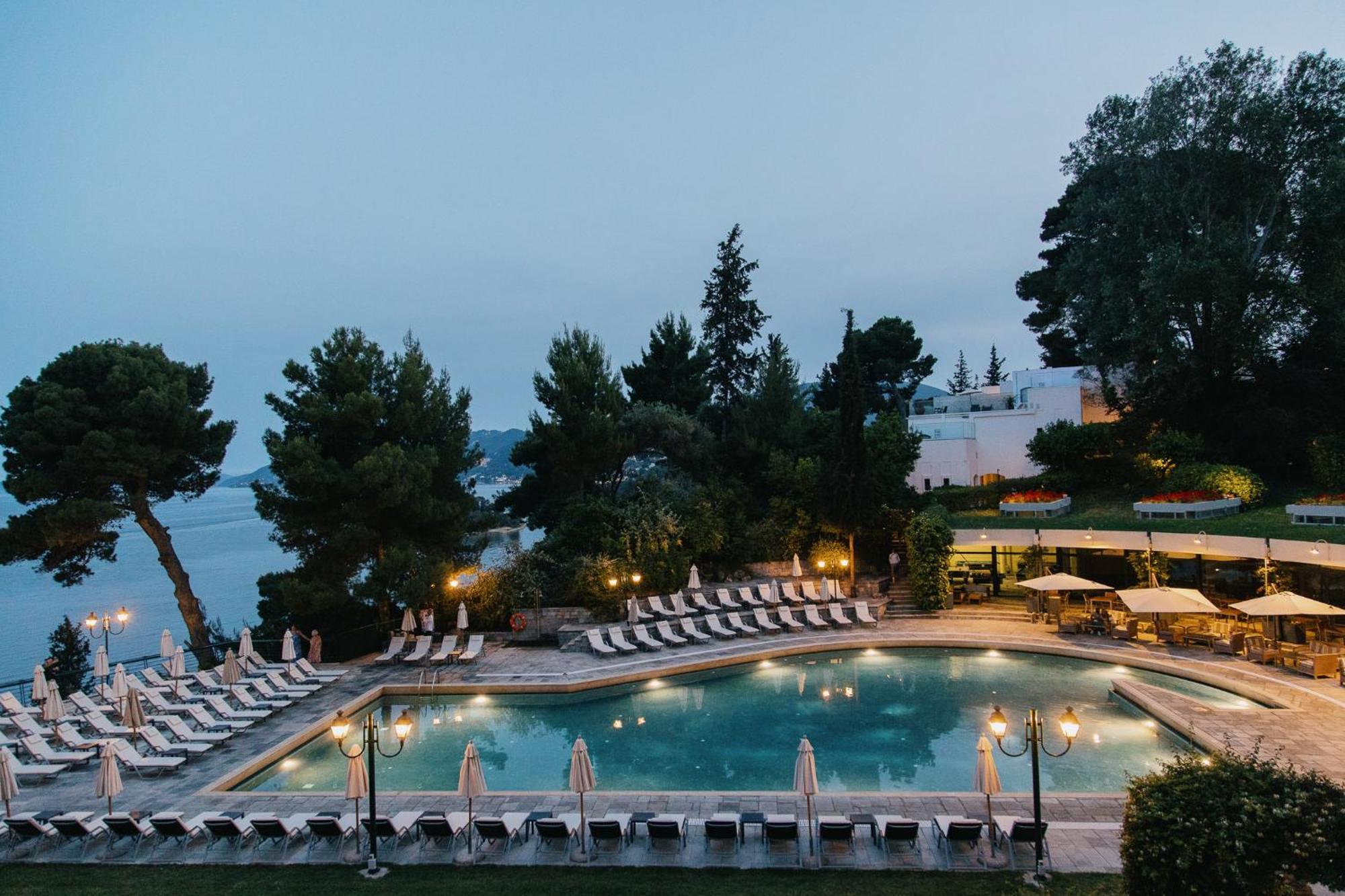 Corfu Holiday Palace Perama  Exterior photo The swimming pool at the Hotel Splendid