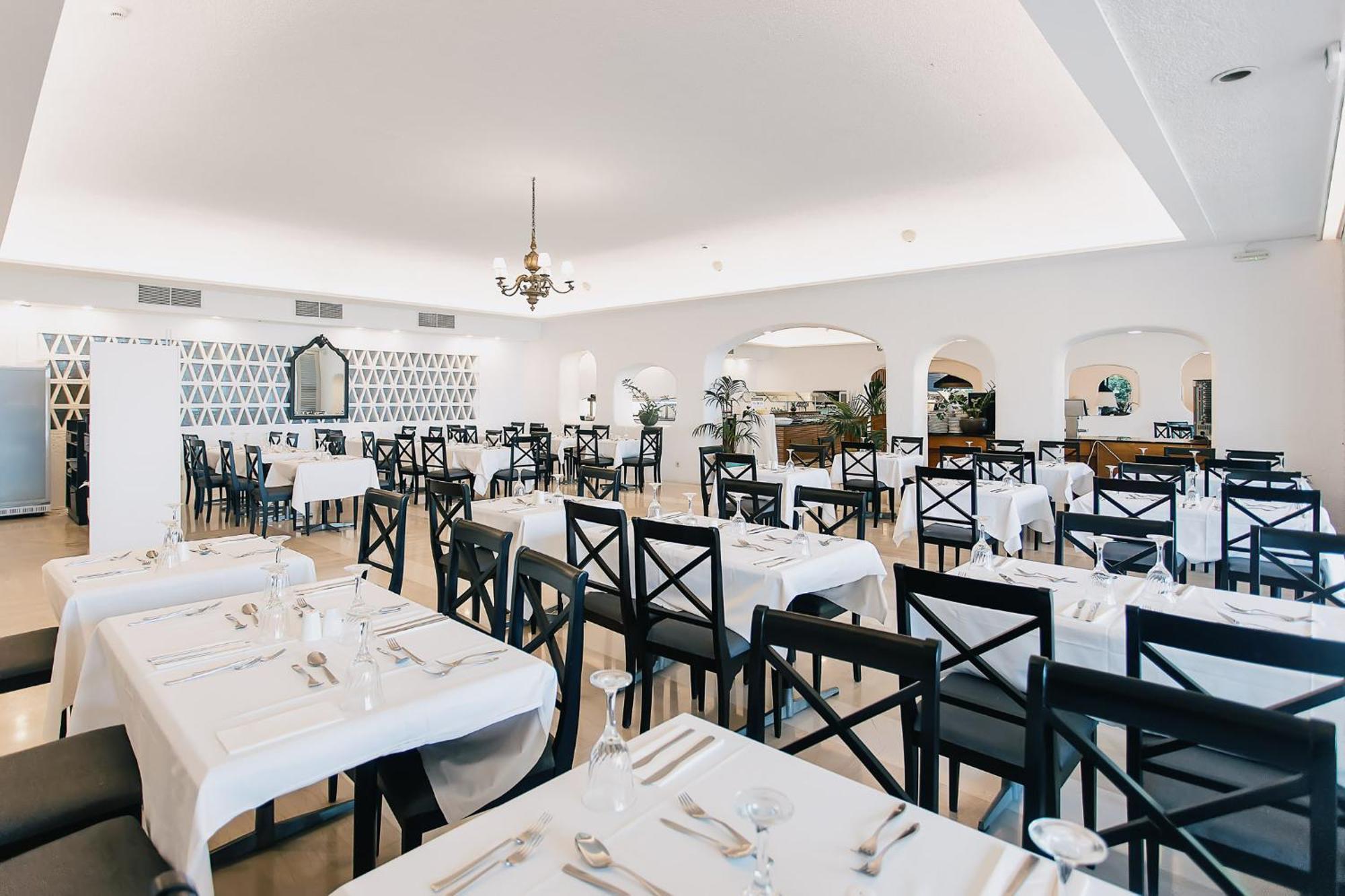 Corfu Holiday Palace Perama  Exterior photo The restaurant