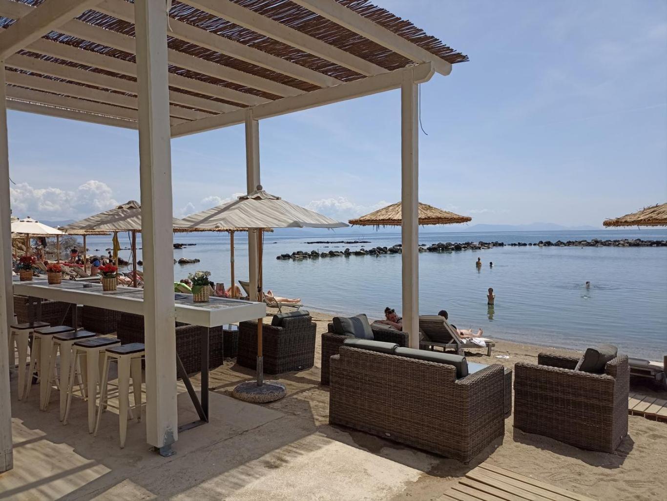Corfu Holiday Palace Perama  Exterior photo Beach bar in Crete