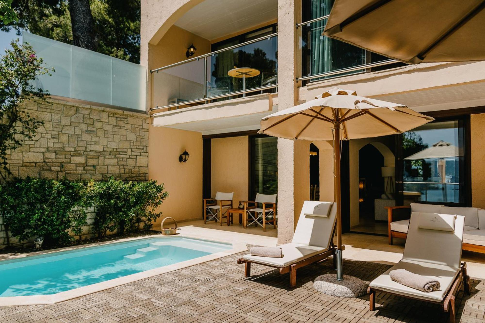 Corfu Holiday Palace Perama  Exterior photo A private pool at a hotel